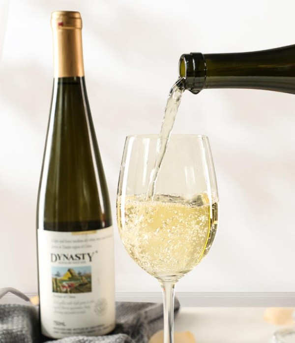 王朝半干白葡萄酒（经典）实拍图