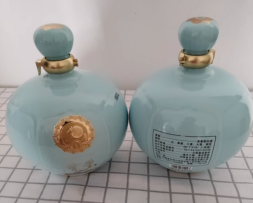 宝丰青瓷坛酒实拍图