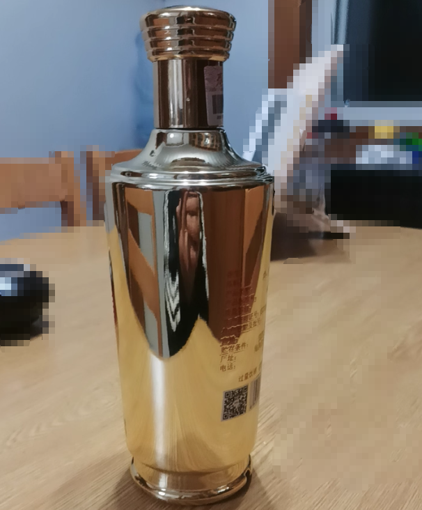 秦池龙琬金光酒实拍图